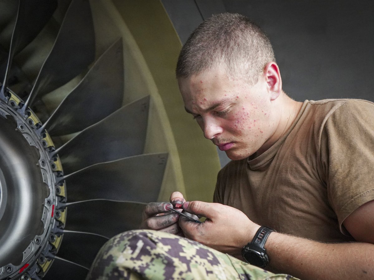 U.S. Navy tweet media