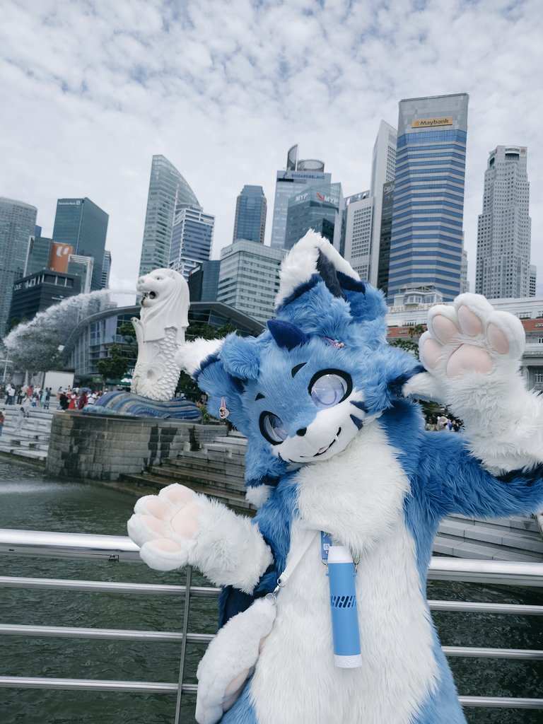 ThisIsThePi's tweet photo. Look! Its country's sona, the merlion! Happy #fursuitfriday.

 #merlion #fursuit #furry https://t.co/yggbX1i2Fe