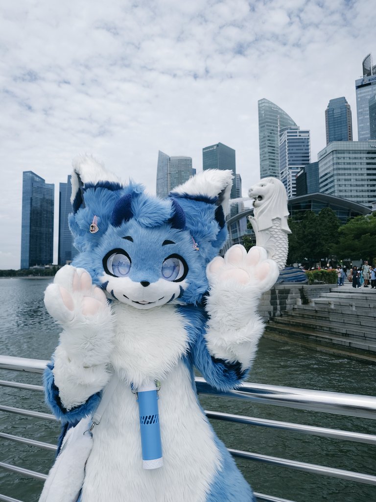ThisIsThePi's tweet photo. Look! Its country's sona, the merlion! Happy #fursuitfriday.

 #merlion #fursuit #furry https://t.co/yggbX1i2Fe