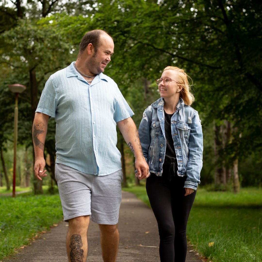 ABCDaten's tweet photo. Van een eerste berichtje naar een verloving 💍❤️
Dennis en Sylvia vonden elkaar via ABCDate. Een verhaal over vertrouwen, respect en samen sterker worden.
“Nu hebben we niet twee rugzakjes meer, maar dragen we er samen één.” 🫶
Lees hun verhaal 👇
ABCDate succesverhaal https://t.co/xw7z9QimMa