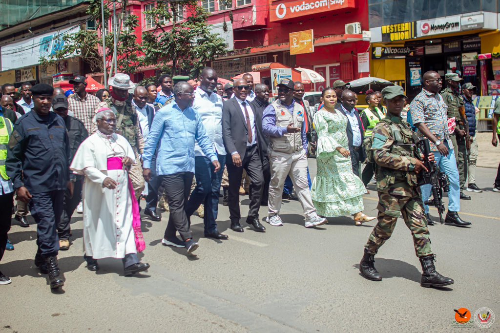 Col_Alimasi's tweet photo. Sud-Kivu| Infrastructures| AFC-M23: Bukavu vers une ville moderne, bien reliée et en plein essor : c’est l’ambition portée par le mouvement révolutionnaire AFC-M23. Elle s’est concrétisée ce vendredi 15 mai 2026 avec l’ouverture de l’avenue Mbaki, qui vient d’être recouverte d’un revêtement en pavés.