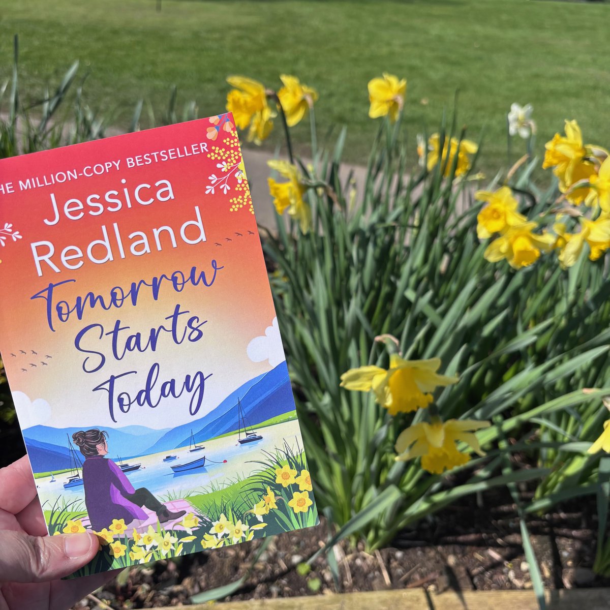 BoldwoodBooks's tweet photo. Weekend reading doesn't come better than #TomorrowStartsToday by @JessicaRedland, the heartwarming story of friendship, courage, and second chances 💓🫶🏻

Now just 99p or FREE with Amazon Prime, get your copy now just in time for the weekend 🤩

https://t.co/exW7nprPQQ https://t.co/lZPDt5yZ0Y