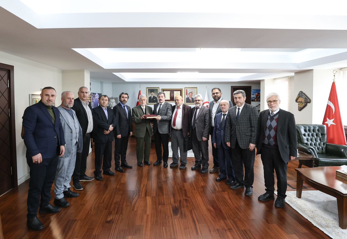 dinbirder's tweet photo. Din Görevlileri Birliği Derneği (DİN-BİR-DER) Samsun Şubesi, Samsun Valisi Orhan Tavlı'yı makamında ziyaret etti. 

DİN-BİR-DER'in hizmet ve faaliyetlerinin konuşulduğu ziyarette karşılıklı görüş alışverişinde bulunuldu. https://t.co/5dCZlVKE6o