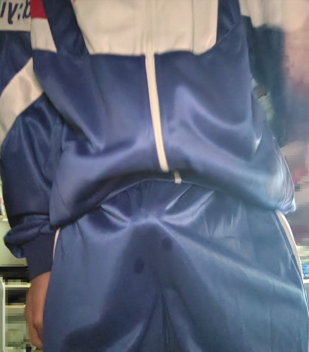 wlba11's tweet photo. 浅浅发一张
#校服 #男大 #蓝白校服 #西山校服 https://t.co/XTFE9ygbLc