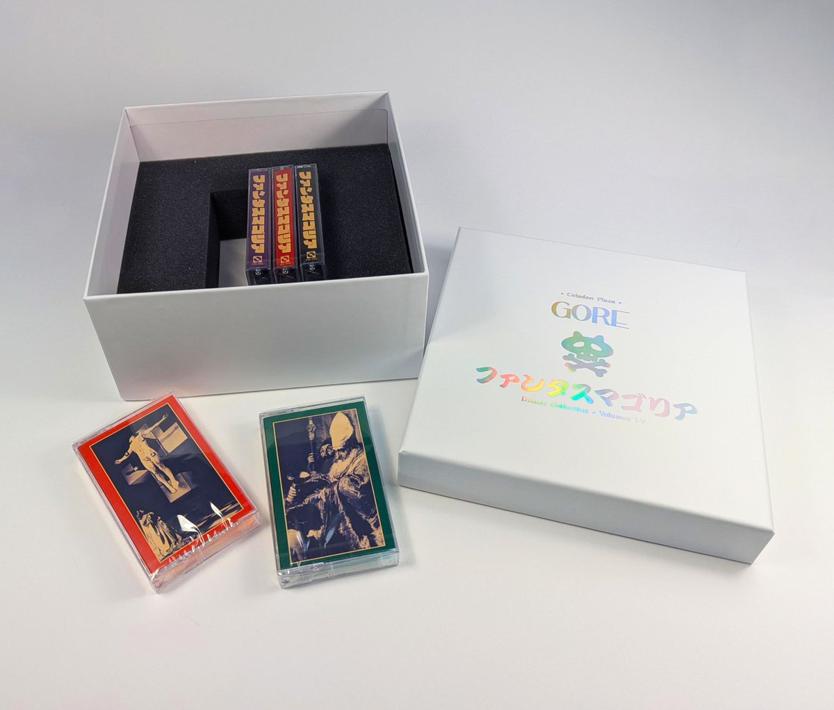 BandCDs's tweet photo. Foil printing really gives boxsets that special touch! Here is a boxset we did with a holographic foil print, stunning! ✨ https://t.co/pcFXzHQC63