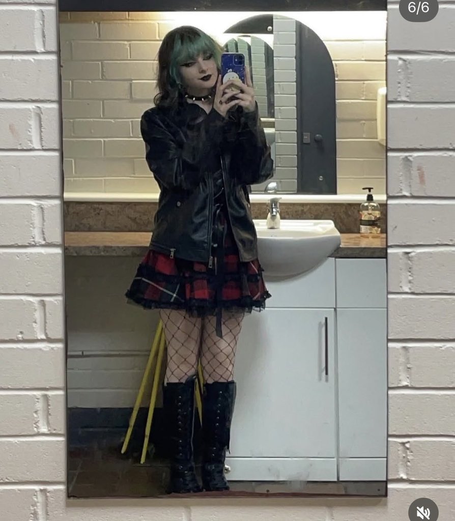 Depop Pervert tweet media