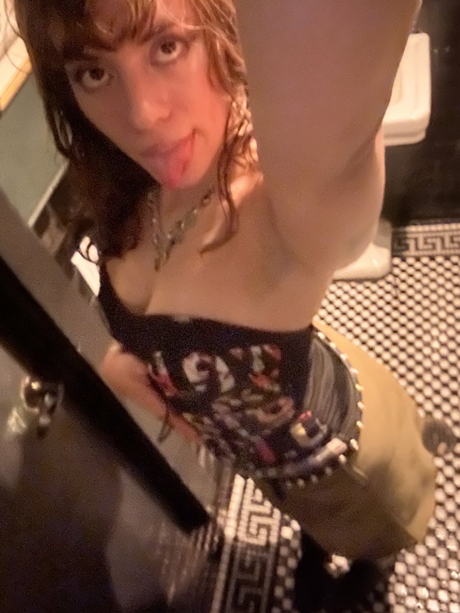 plantlimbo's tweet photo. #nightclub #shawty #blessed https://t.co/dkabMEP3S2