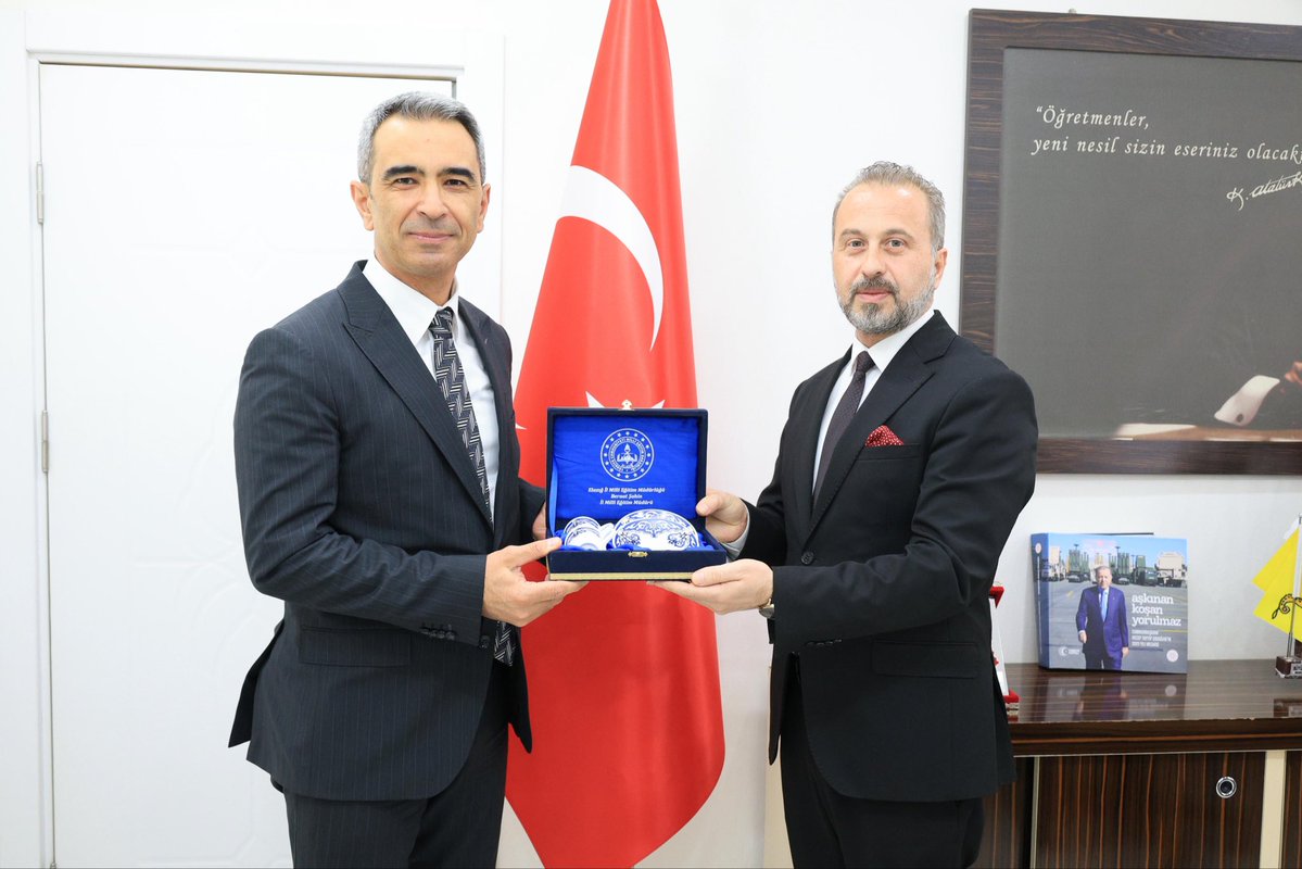 teselazig1's tweet photo. Genel Başkan Yardımcımız Orhan Kütük, Kamu Sen İl Temsilcimiz Ömer Topaloğlu, Şube Başkanımız Fatih Murat Taşkın ve yönetim kurulu üyelerimiz Elazığ İl Millî Eğitim Müdürümüz Sayın Beraat Şahin'i ziyaret etti.
Nazik kabulleri ve samimi misafirperverlikleri için kendilerine teşekkür ediyor, çalışmalarında başarılar diliyoruz.
@orhankutuk41 
@fmuratt23