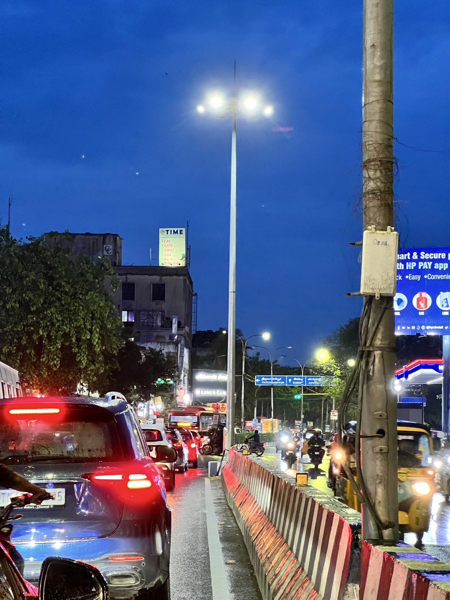 iarvram's tweet photo. Hey @ChennaiTraffic @chennaicorp this is at the junction of KB nagar 2nd cross street &amp; SP Road just before Ambika signal at Adyar. Instead of these lights consider fixing a signal in sync with the one at Ambika that’s going towards MK. Will help people taking right or u turns. https://t.co/NZS0Q0nGsi