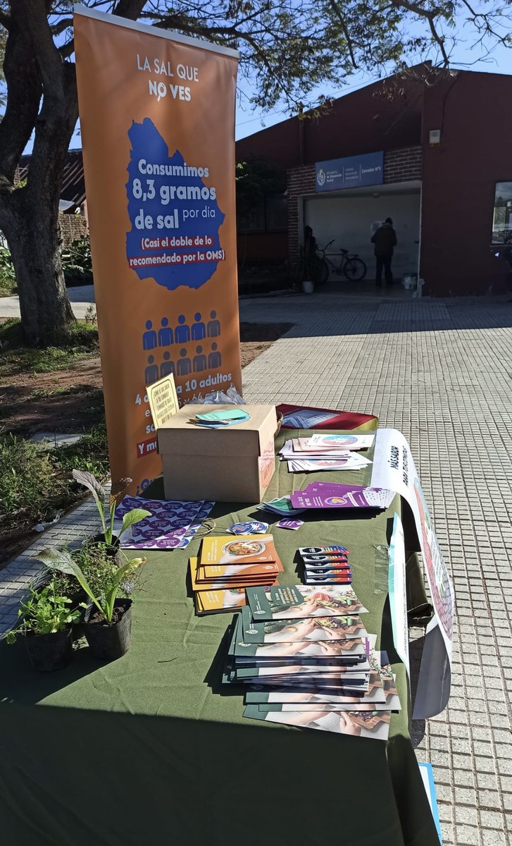 inda_uy's tweet photo. En el marco del programa Comunidad a la Plaza, desde INDA participamos de una jornada de sensibilización sobre el consumo de sal junto a usuarias y usuarios del Comedor 5 y adolescentes de UTU, en el Centro de Políticas Sociales.

Seguimos fortaleciendo el trabajo en territorio💚 https://t.co/3TrSWUcGW0