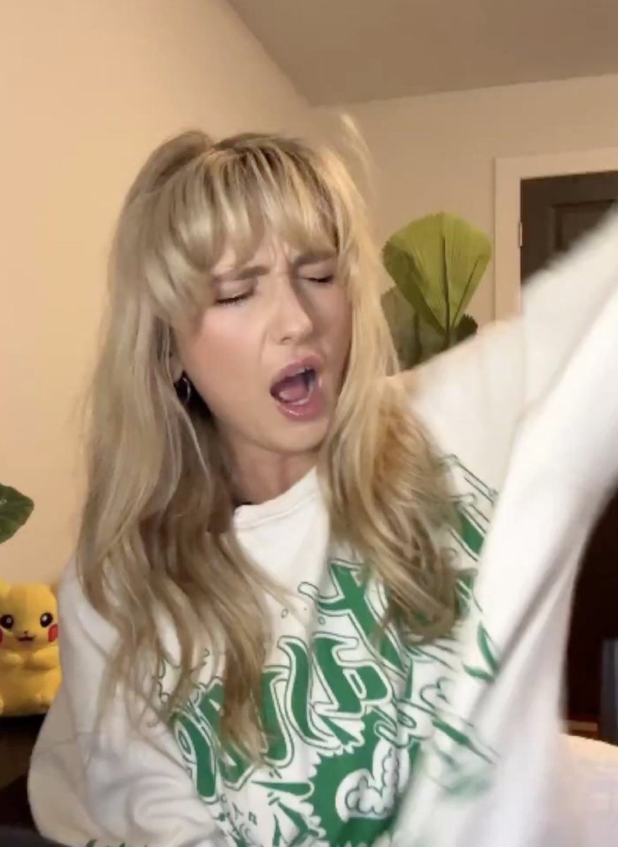 LILY tweet media