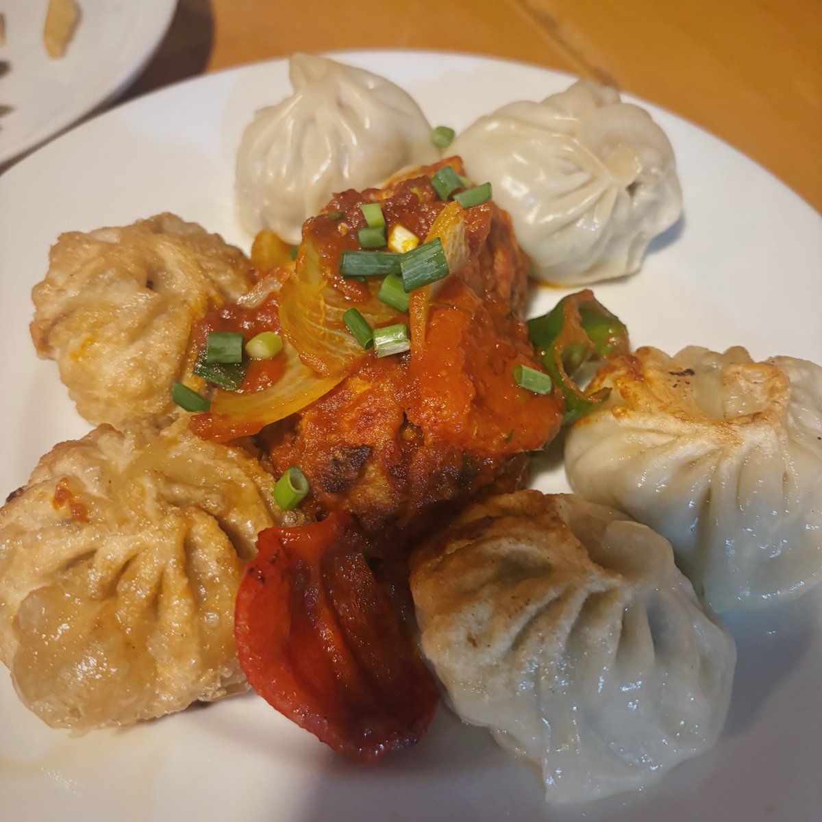 hr0274's tweet photo. ネパール料理、これと朝ごはんみたいなクレープ？美味しかったな https://t.co/EXkXp1JTfH