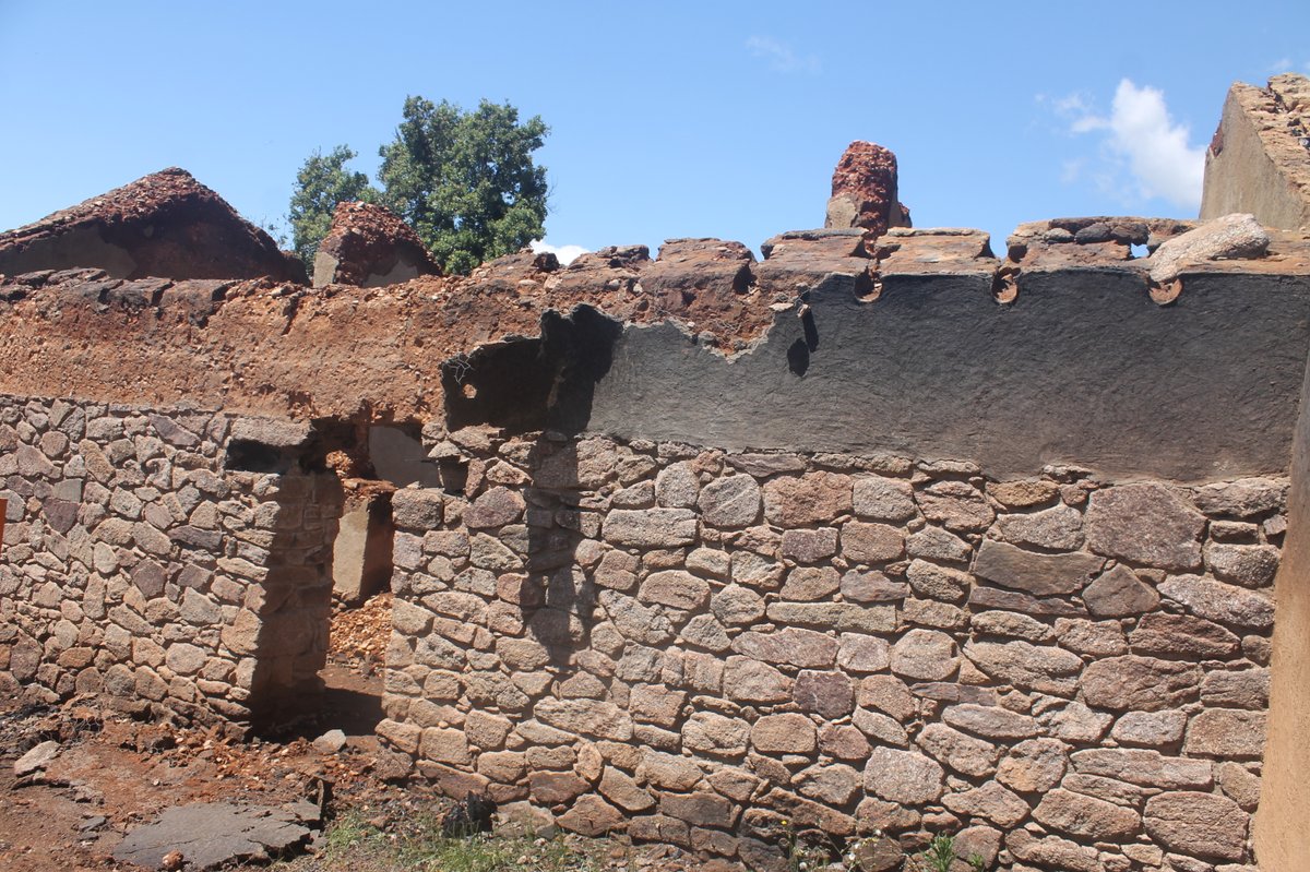 ReddeCastros's tweet photo. Avanzan los trabajos del "Proyecto de Reconstrucción de las Casas-Museo del Castro de El Freíllo (El Raso, Candeleda, Ávila). Con la finalidad de poder poner en valor estos espacios destruidos durante el incendio que se produjo en esta zona en el año 2024.

@ReddeCastros https://t.co/TafqGuZxF0