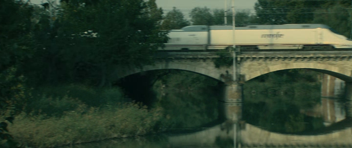 Unoscuantostre1's tweet photo. Algunas capturas ferroviarias de la película "A todo tren. Destino Asturias". #tren #Renfe #película #Atodotren https://t.co/zdf0mwddUK