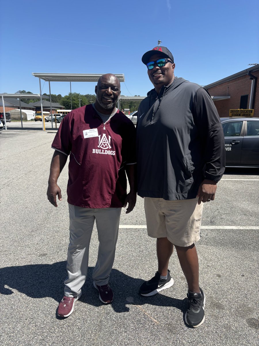 PokaAthletics's tweet photo. Huge shout out to Coach @chrisshelling2 from @AamufbR  ALABAMA A&amp;M UNIVERSITY for visiting our Student Athletes today! #pokapride #pokafootball #gobulldogs @LoachapokaAD @coachbhall76 @CoachSSmith1914 https://t.co/F5QKwbDj9O