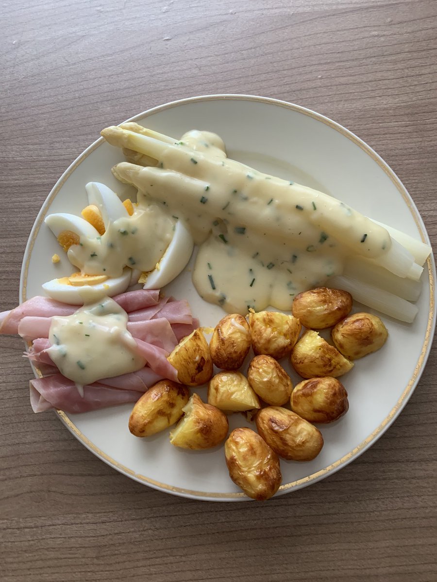 Nell_eke's tweet photo. Vandaag een heerlijk maaltje op tafel #asperges https://t.co/DMfEbykPR9