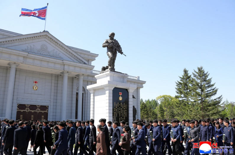 ColombiaKFA's tweet photo. Más de 232.000 personas han visitado en Pyongyang el Museo Conmemorativo de las Hazañas de Combate en Operaciones Militares en el Extranjero desde su apertura.

#RPDC #Pyongyang https://t.co/BpHWRIghYa