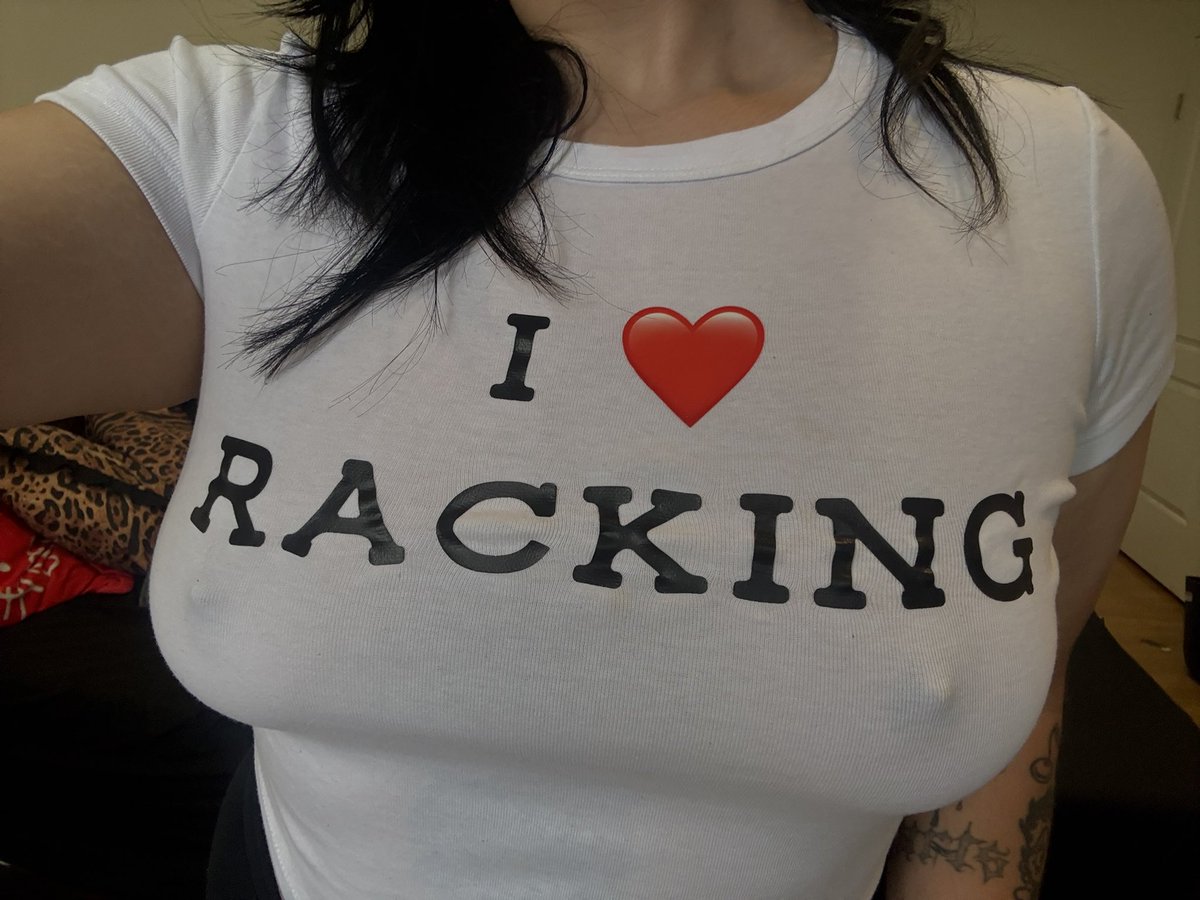 chi11onaaa's tweet photo. Shirt I made and fucked up the ironing :D https://t.co/PEOXMFCwiJ