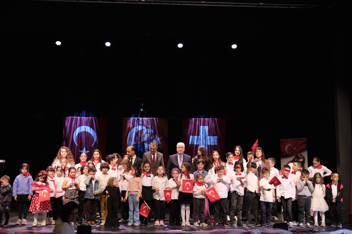 Bernegitim's tweet photo. Etkinlikte ayrıca bölgeden çeşitli dans grupları ve farklı kültürel danslar, gösteriler de sahne almıştır.
Çocuklarımızın neşesi ve coşkusu, geleceğe olan inancımızı bir kez daha pekiştirmiştir. Emeği geçen tüm paydaşlara teşekkür ederiz. @mebyyegm @tcmeb @TC_CenevreBK https://t.co/x8EjsNweR1