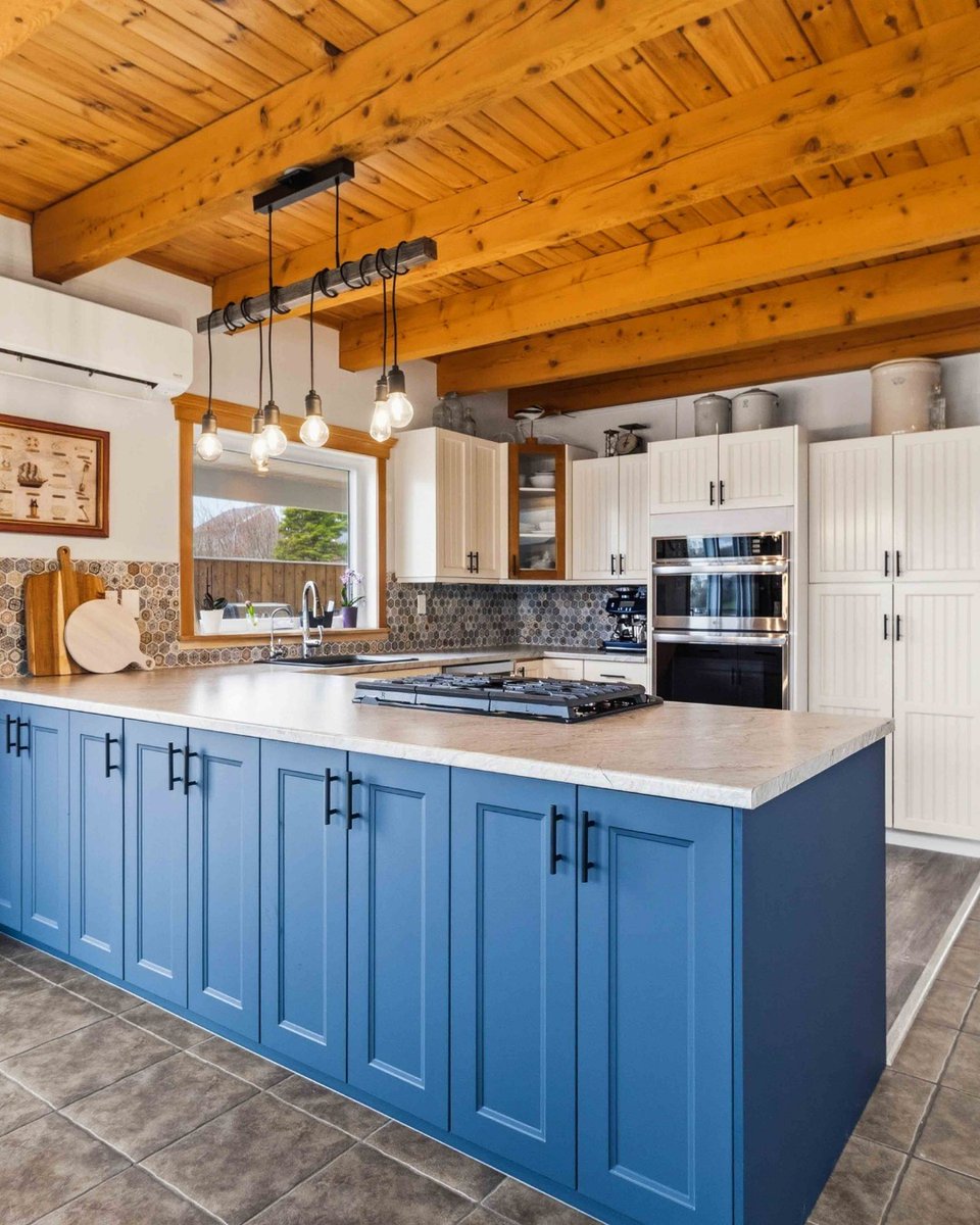 cbmaritime's tweet photo. Just Listed on Hubbards Bay! Welcome to 11 Yacht Club Road - a beautifully upgraded waterfront retreat offering panoramic ocean views, exceptional entertaining spaces, and the ultimate coastal Nova Scotia lifestyle.

For more information call Chris Perkins.
📞 902.210.1223 https://t.co/3UrDySHrM6