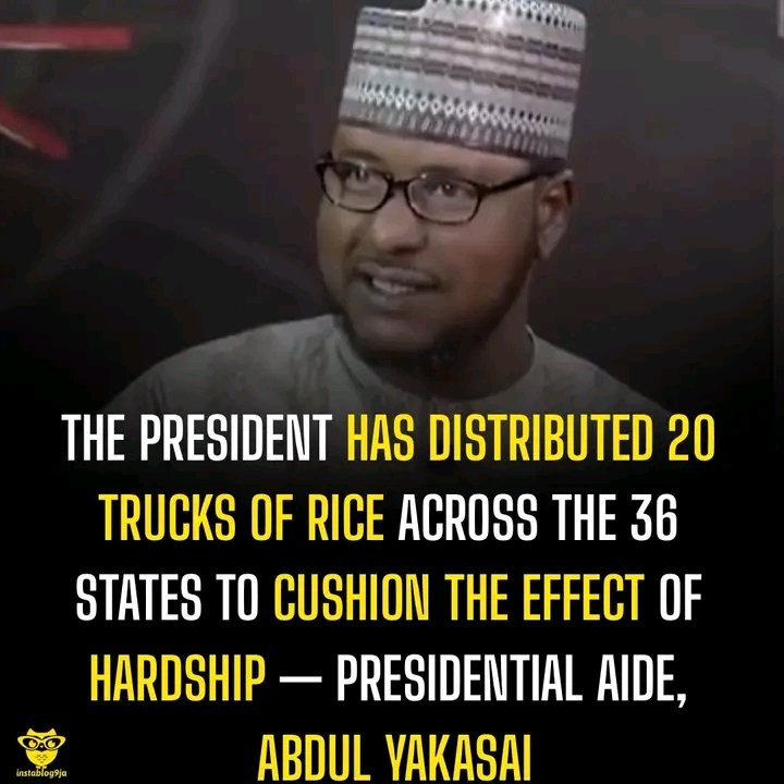 EniolaHazzan's tweet photo. Nigerian politicians and rice na 5 &amp; 6 🤝

Why not also distribute beans, kerosene, Maggi,salt,meat,fish, vegetables,palm oil, groundnut oil, crayfish, egusi, ogbono,bitter leaves, yam, cocoyam, bread, tea, kitchen chairs, water, pots, frying pans, kettles, etc.? Funny people https://t.co/SbtPjQ1oFd