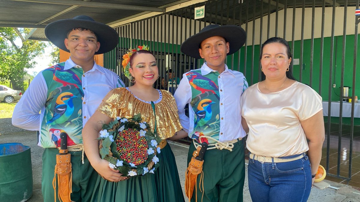 conamaj's tweet photo. Desde Sierpe de Osa:
La Feria Interinstitucional ya arrancó y ofrece variedad de información sobre servicios públicos orientados a la población.
Agradecemos el compromiso y coordinación a cargo de la facilitadora judicial Wendy Latouche Segura para la realización de esta feria. https://t.co/pcoasp8uma