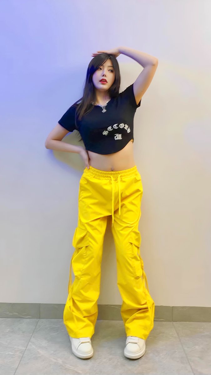 miefyi's tweet photo. any weekend plans? https://t.co/aV7UZODRQX