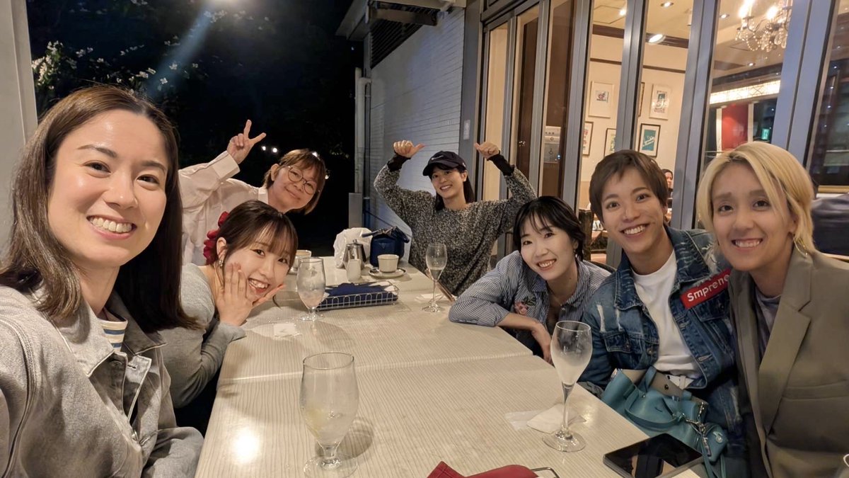 HarukazeMako's tweet photo. 公演から3週間があっという間に…😳

久しぶりに皆んなに会えたので
5月、同じ誕生日同い年の2人のお祝いも🥂ｵﾒﾃﾞﾄｰ!

これからそれぞれの本番の応援と
レッスンと、お稽古と
夏まで楽しい予定が続きそうです☺️

#バレエ #レビュー #コラボ
#皆んなの応援お願い致します https://t.co/QNoatzcWlz