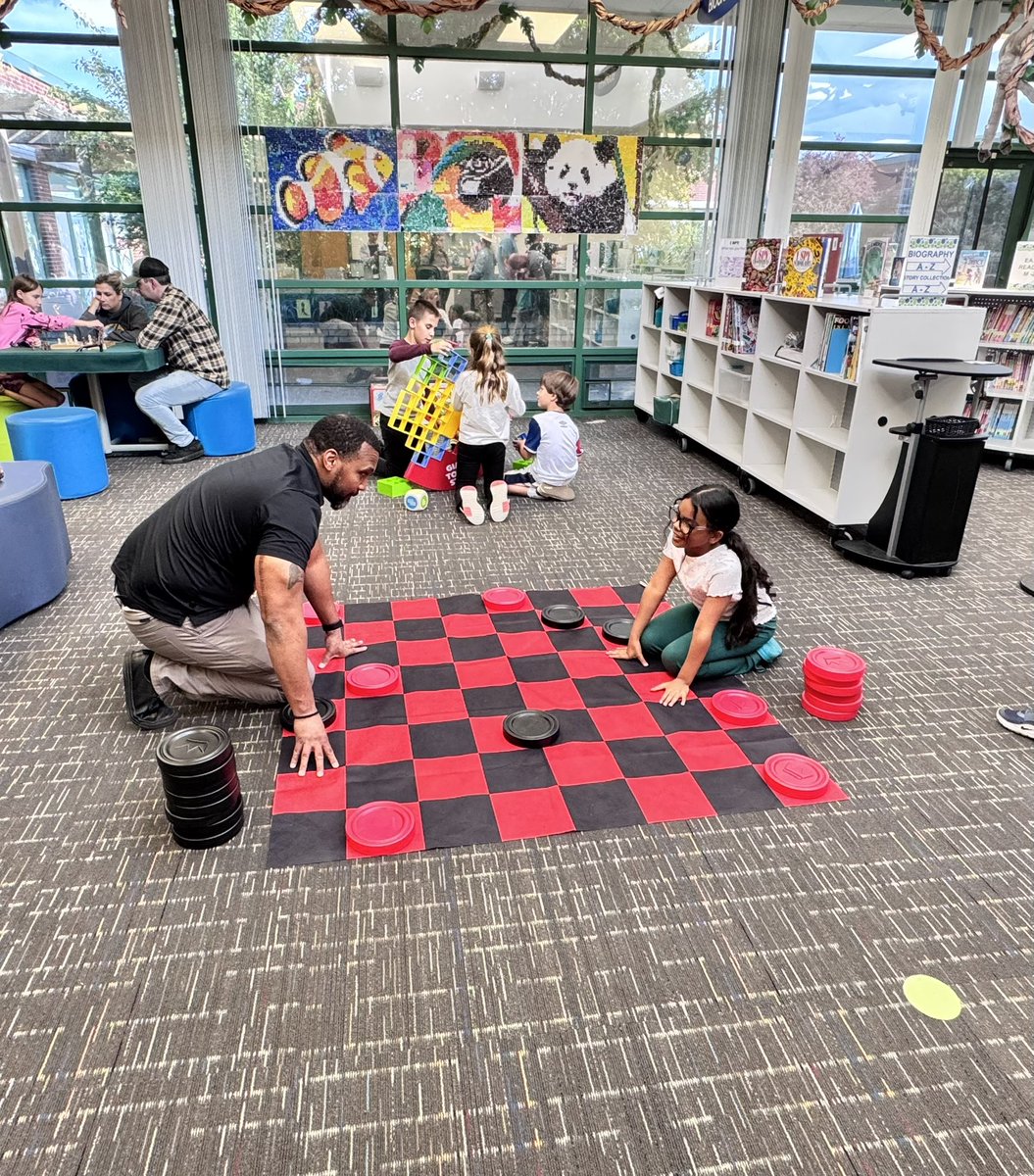 strawbridge_es's tweet photo. STEAM night at Strawbridge was fun for the whole family! @vbschools @SES_Principal @VBFACE1 https://t.co/iWpzyF6WlO