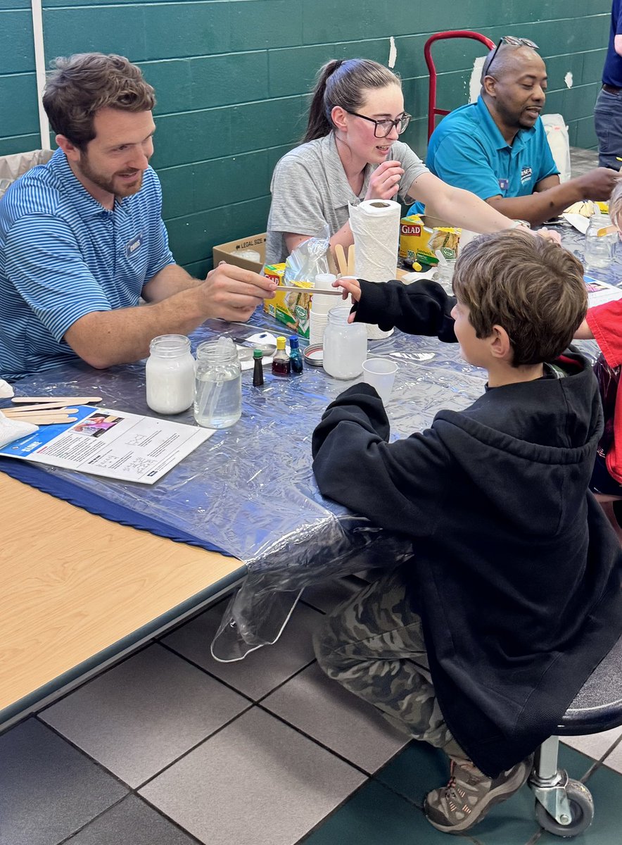 strawbridge_es's tweet photo. STEAM night at Strawbridge was fun for the whole family! @vbschools @SES_Principal @VBFACE1 https://t.co/iWpzyF6WlO