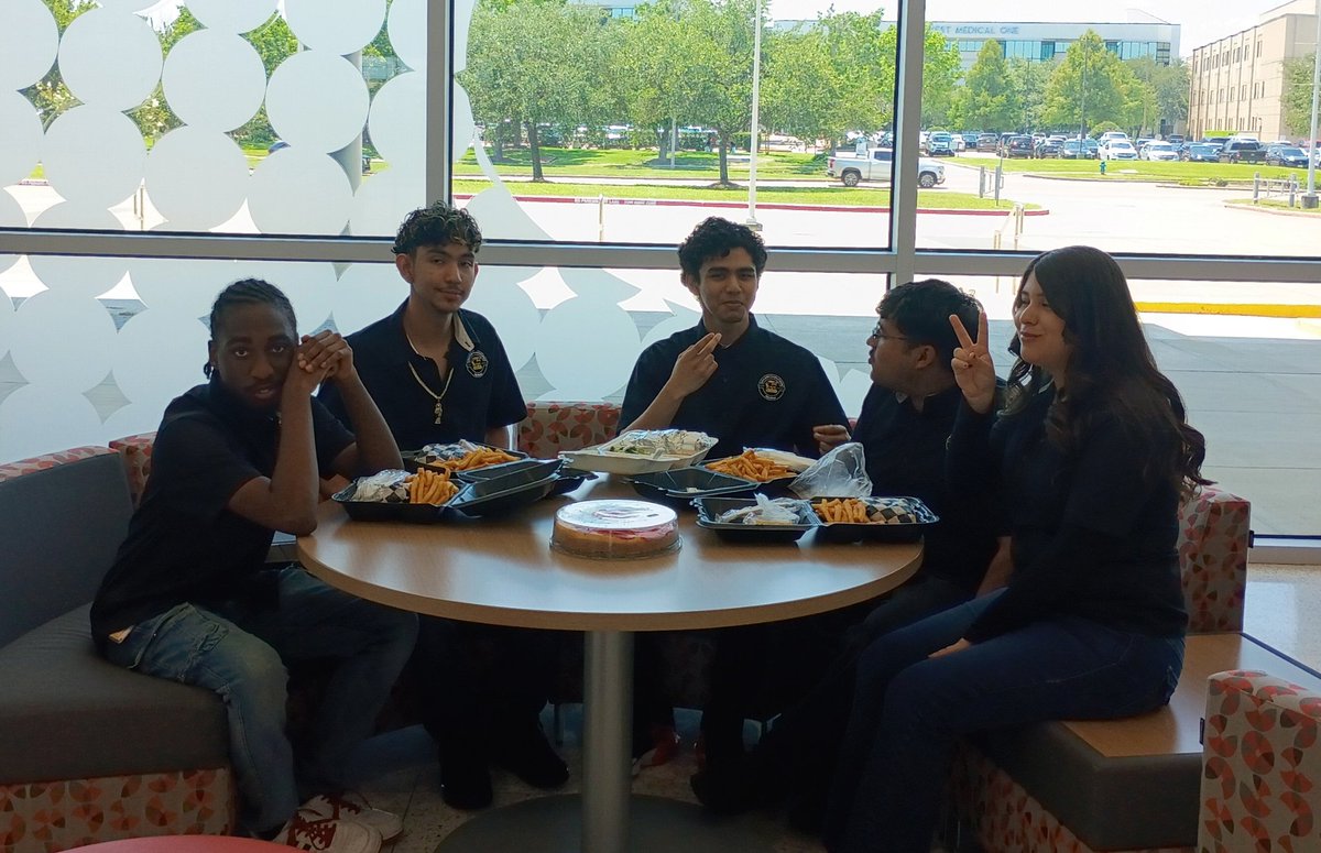 MCAC_AMP's tweet photo. A special spotlight on 5 outstanding Manufacturing Engineering students from @AliefHastingsHS  &amp; @ElsikHighSchool  who went the extra mile for months to complete the hands-on SACA C101 Gold certification. 

Hard work. Commitment. Excellence. #AliefProud #AliefCTE https://t.co/om1Hy3Wk5z