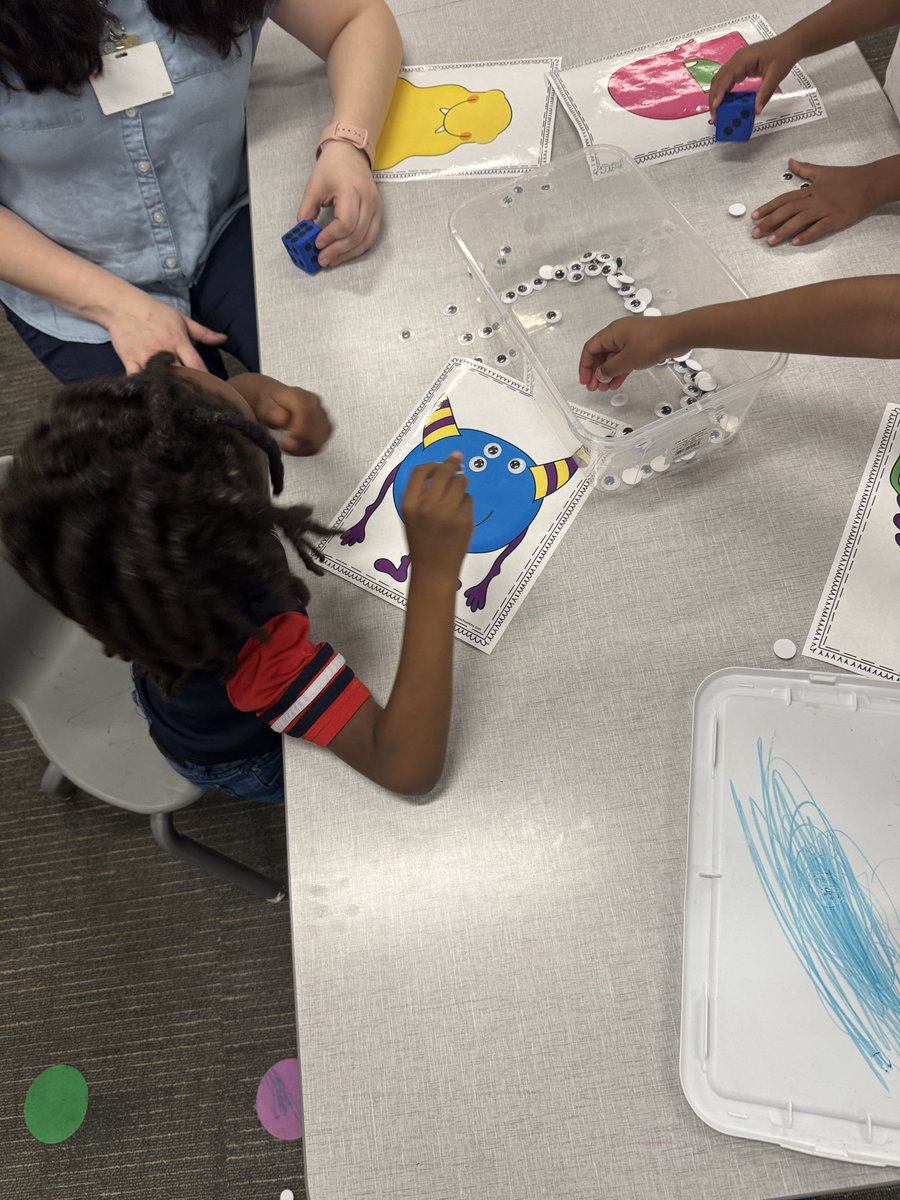 EvaPCFISD's tweet photo. Hands on learning in PreK @CFISDEmmott  !! https://t.co/UCRwznNwCl
