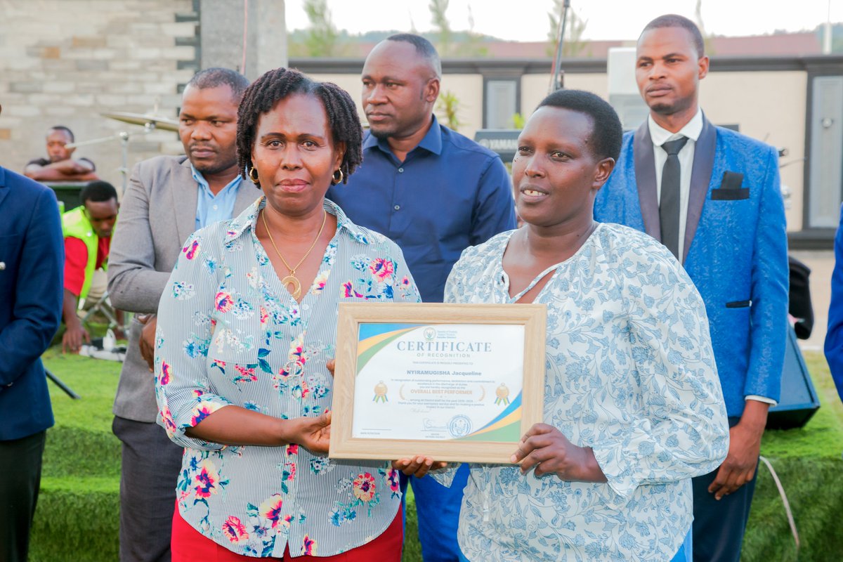 GatsiboDistrict's tweet photo. Nyiramugisha Jacqueline, Umukozi Ushinzwe imishahara y'Abarimu n'Abaganga (HR)
niwe wabaye umukozi w'Indashyikirwa (Overall best Performer) mu Karere ka Gatsibo mu mwaka wa 2025/2026 @RwandaLocalGov @RwandaLabour
@RwandaEast @CouncilGatsibo https://t.co/AiemgTekOA