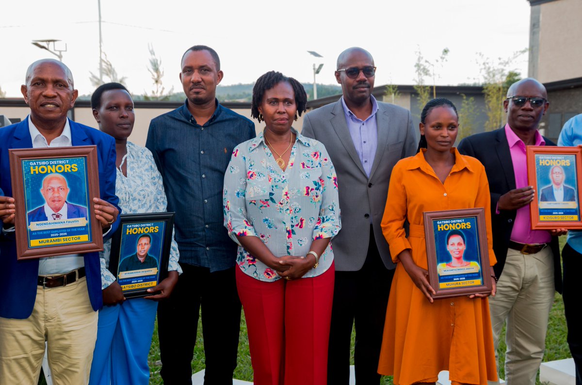GatsiboDistrict's tweet photo. Nyiramugisha Jacqueline, Umukozi Ushinzwe imishahara y'Abarimu n'Abaganga (HR)
niwe wabaye umukozi w'Indashyikirwa (Overall best Performer) mu Karere ka Gatsibo mu mwaka wa 2025/2026 @RwandaLocalGov @RwandaLabour
@RwandaEast @CouncilGatsibo https://t.co/AiemgTekOA