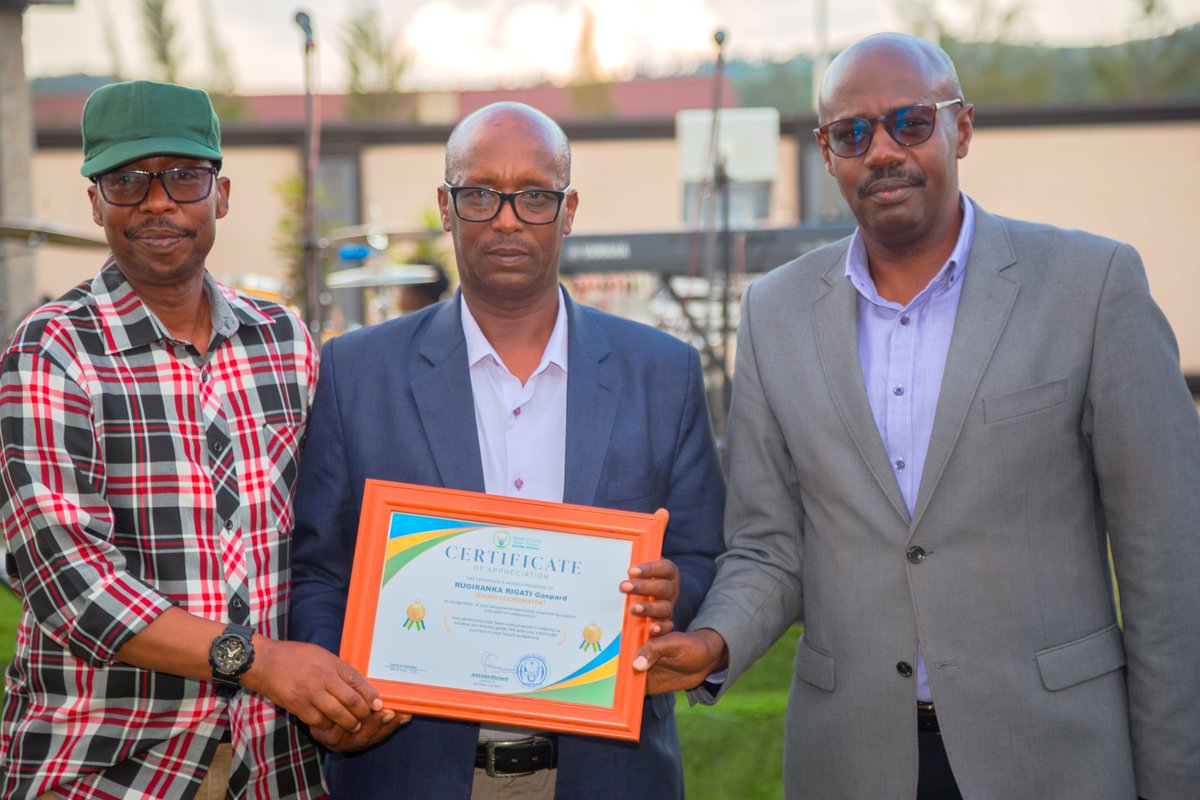 GatsiboDistrict's tweet photo. Nyiramugisha Jacqueline, Umukozi Ushinzwe imishahara y'Abarimu n'Abaganga (HR)
niwe wabaye umukozi w'Indashyikirwa (Overall best Performer) mu Karere ka Gatsibo mu mwaka wa 2025/2026 @RwandaLocalGov @RwandaLabour
@RwandaEast @CouncilGatsibo https://t.co/AiemgTekOA