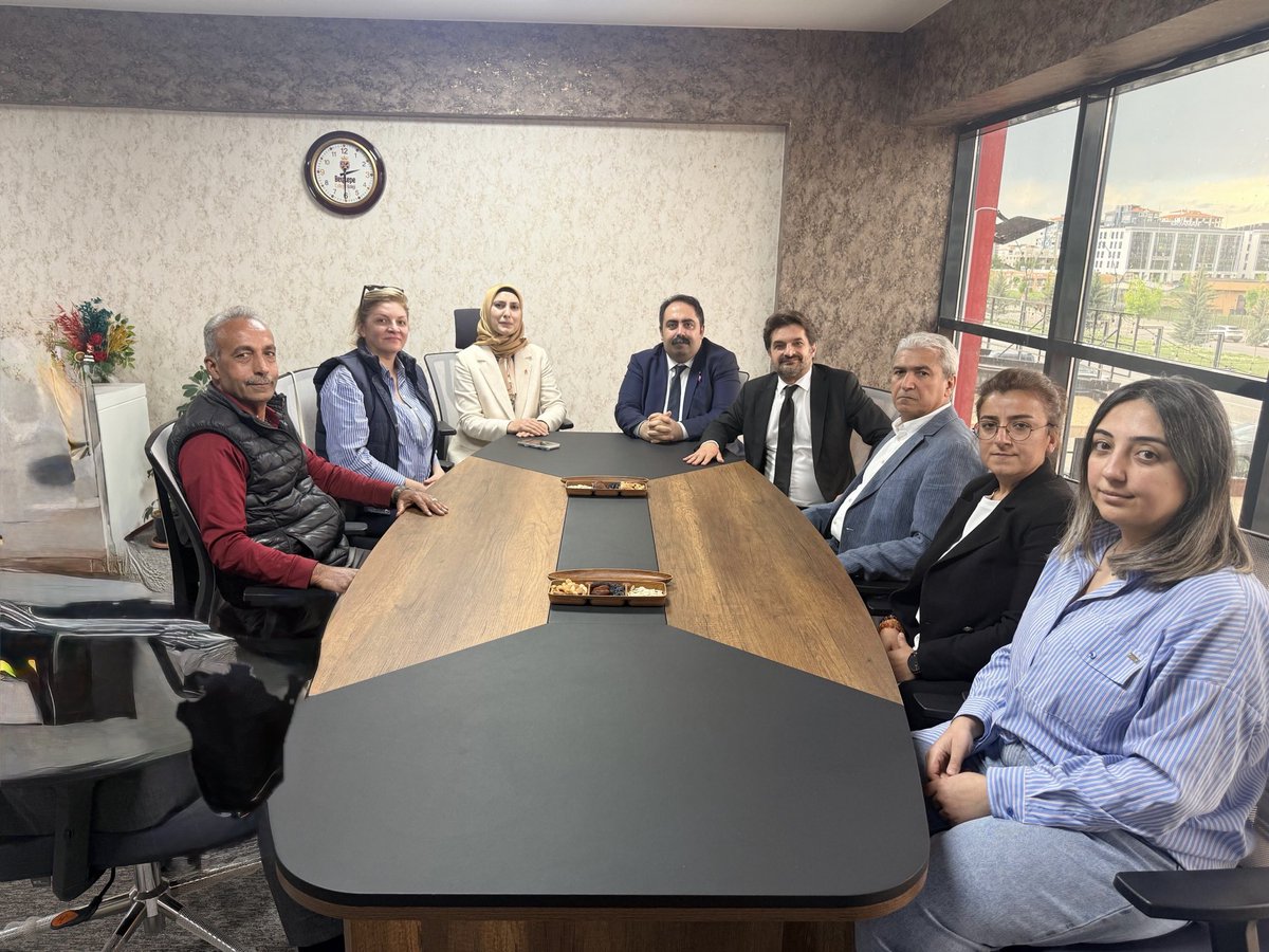 asumansaritac's tweet photo. Bugün @MALATYACHP İl Başkanı Sayın @barisyildiz_44 ve @herkesicinCHP PM Üyesi Sayın @BaranSeyhan ‘ı Maldia Ortak Akıl ve İrade Derneği olarak ağırlamaktan memnuniyet duyduk.

Malatya’mızın yeniden ayağa kalkması, şehrimizin geleceği ve toplumsal dayanışmanın güçlendirilmesi üzerine verimli bir sohbet gerçekleştirdik.

Ortak akıl, istişare ve dayanışmayla #Malatya’yı hep birlikte daha güçlü yarınlara taşıyacağımıza inanıyoruz.

Nazik ziyaretleri için kendilerine teşekkür ediyoruz.

Asuman Sarıtaç 
@MaldiaDer Kurucu Başkanı 

#malatya
