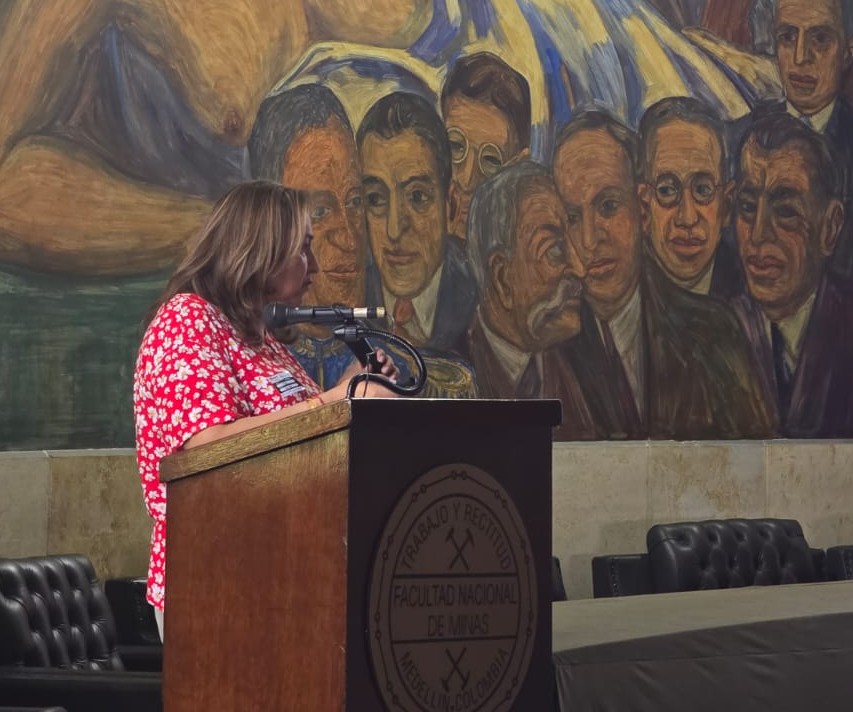 invimacolombia's tweet photo. #RegionesInvima | 📝 🙋♀️ La directora de Alimentos y Bebidas del #Invima, Alba Jiménez, participó en el 1er Encuentro Antioqueño del Mundo Métrico, realizado en la @UNALOficial – Facultad de Minas. https://t.co/YKOLyn27FQ