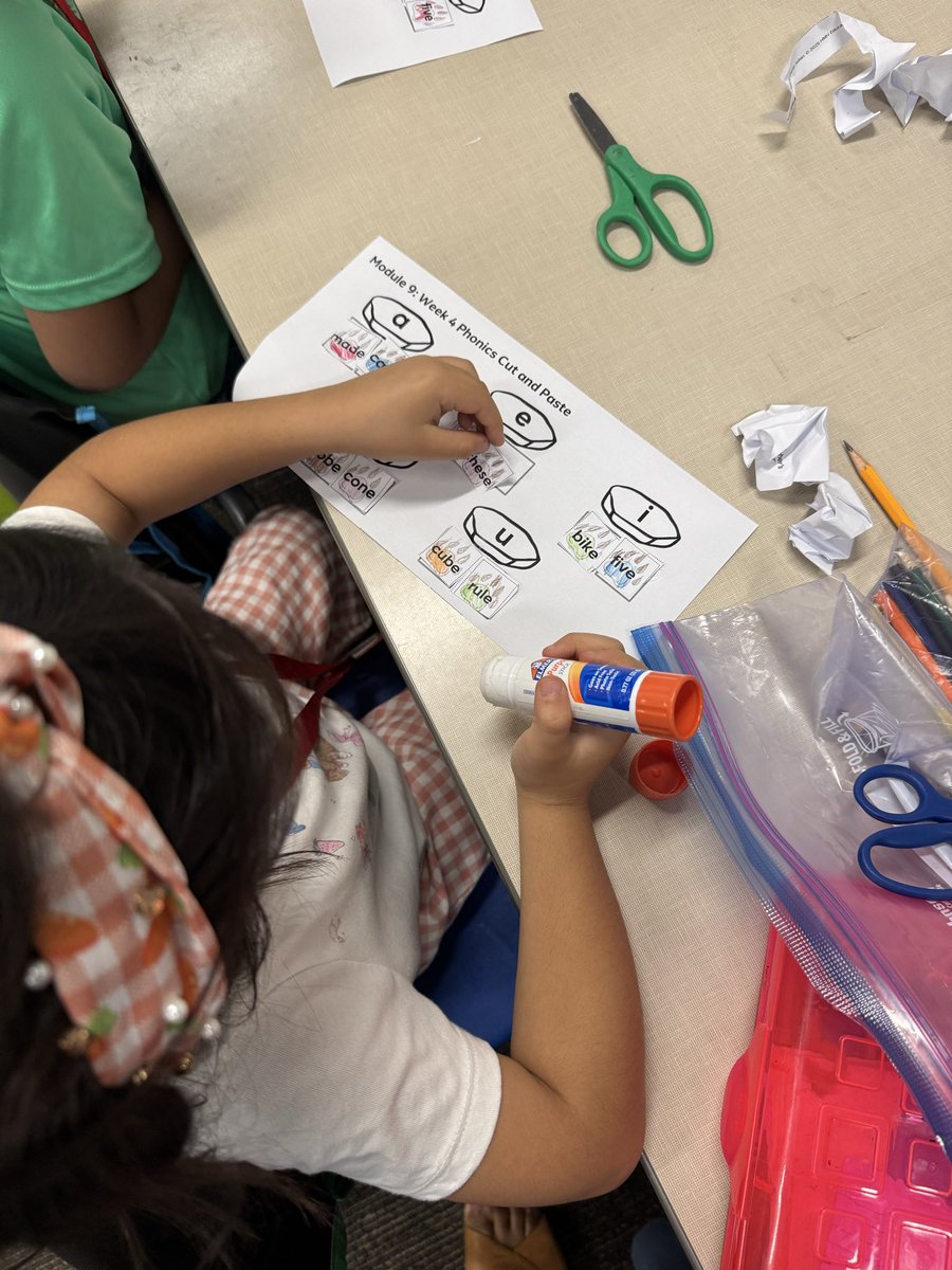 EvaPCFISD's tweet photo. Long vowel sounds in Ms. Farley’s kindergarten class at @HorneElementary ! #PhonicsPractice https://t.co/QUVWVGrBzt
