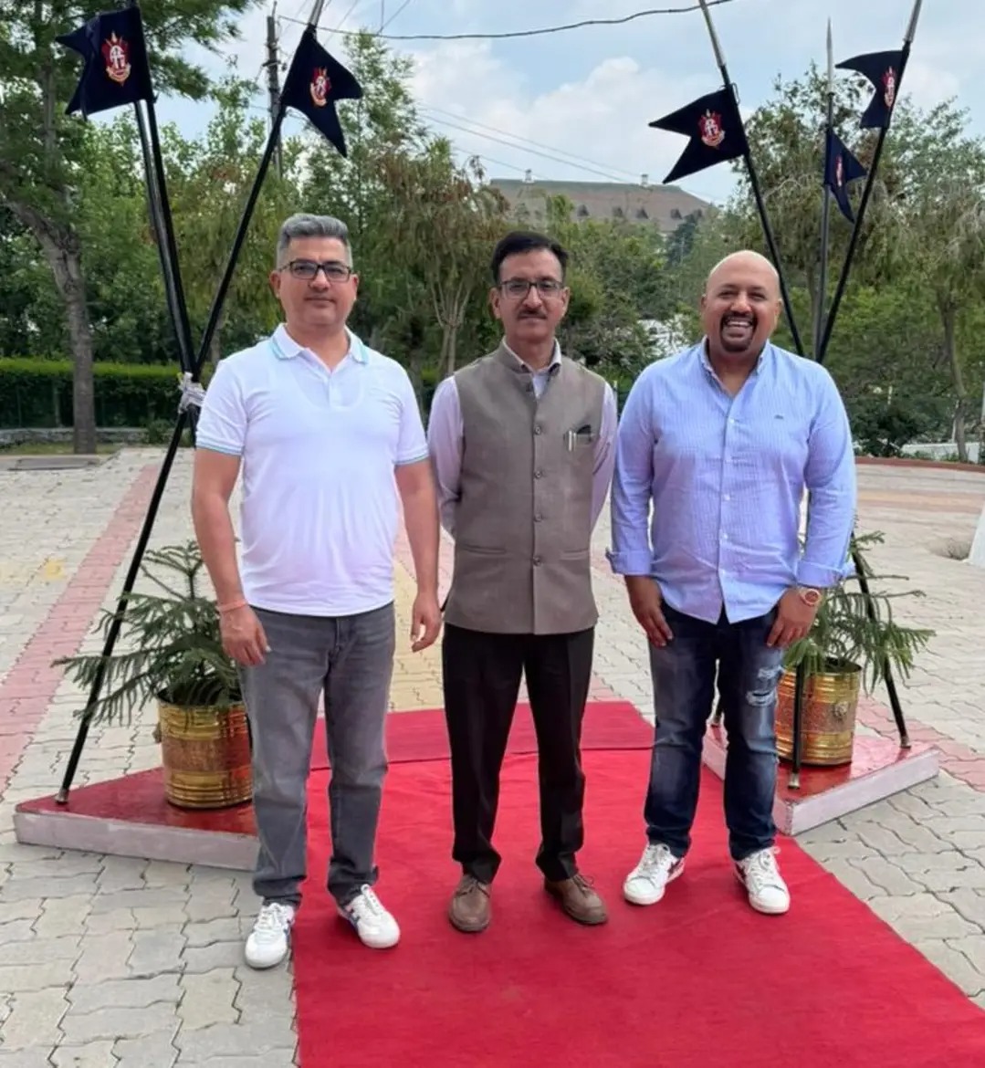 Official_APSDAA's tweet photo. On behalf of the Association, Rahul Loomba (President, APSDAA) and Rakesh Arora (Functionary, APSDAA) paid a visit to the school to welcome Mr. VK Tiwari on his appointment as the School Principal and Patron of the Association. https://t.co/xcf6qk8PZ3