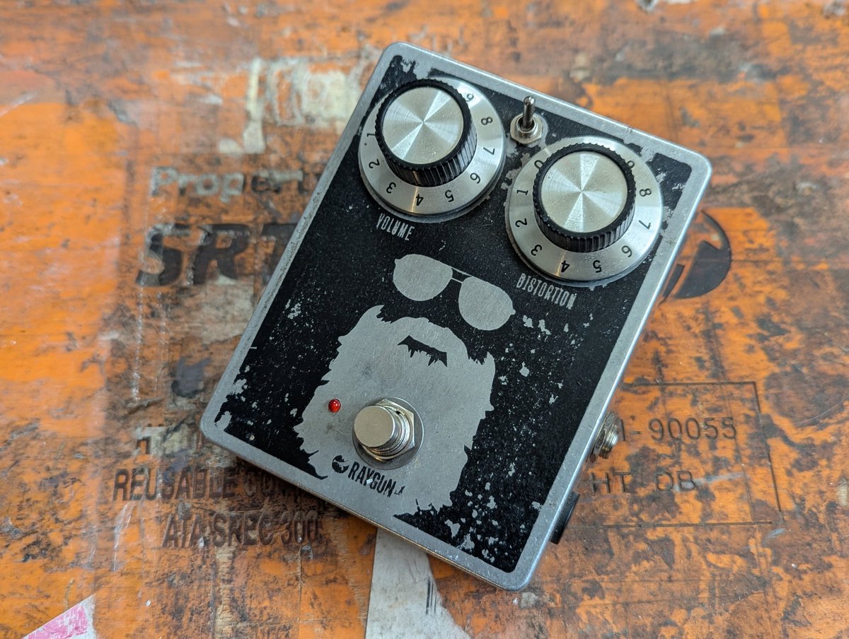RaygunFX's tweet photo. I’ve been clearing out the workshop and found some great prototypes that deserve to be put to use!

This is a Modded Distortion+ circuit with a clipping-diode selector.

https://t.co/J2l0ZVdXHw https://t.co/S7DqyfwQ1N