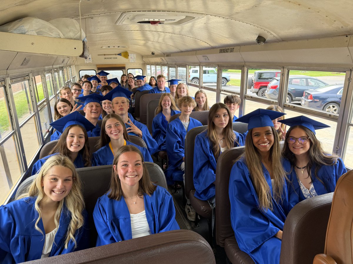 Bolivar_Schools's tweet photo. Our seniors last bus ride! ππ π₯² #OneLiberator https://t.co/Ku1Tgc4ASb