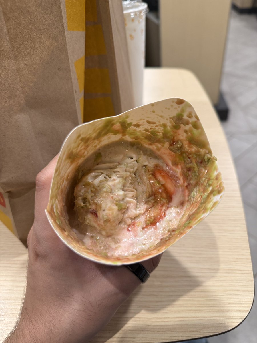 _rodolphooo's tweet photo. TANGINA AHAHHAHAHA SORRY PERO HINDI SIYA NAKAKATAKAM TIGNAN 😭😭😭 PARANG TISSUE NA MAY REGLA TANGINA PLS HAHAHAHHAHAHAHHA https://t.co/TNw483Jum1