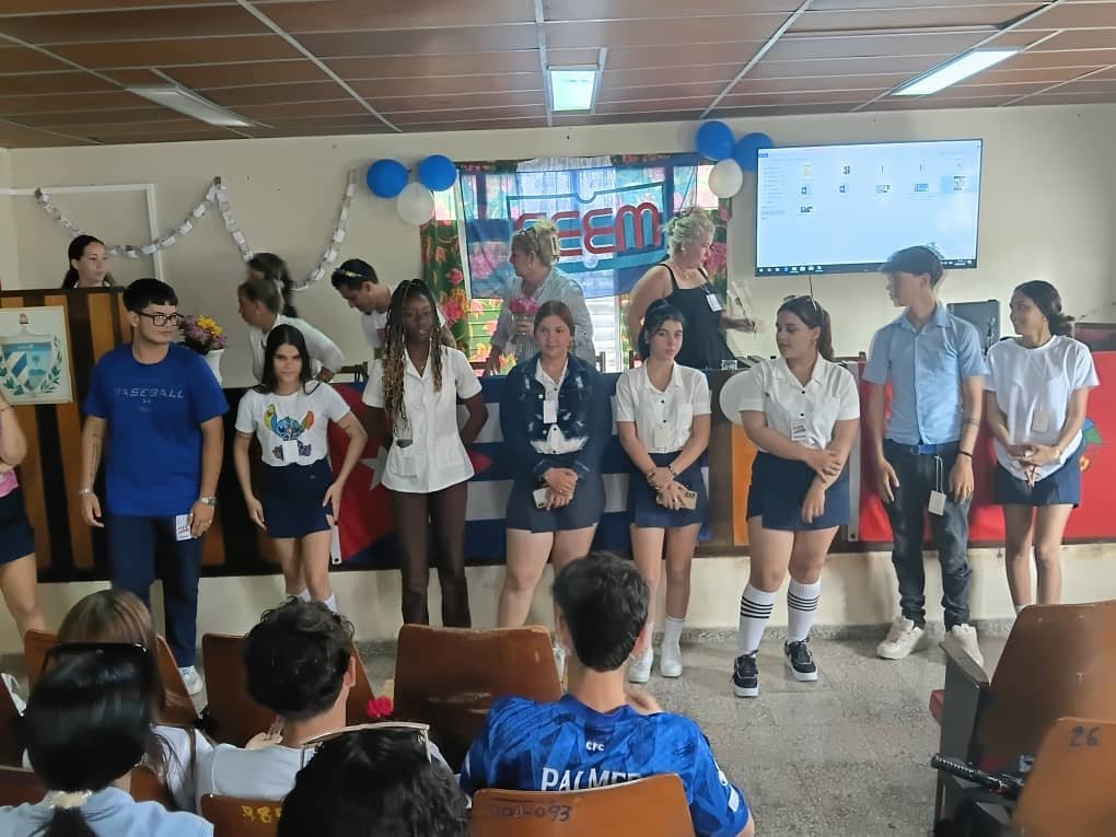 dmejatibonico's tweet photo. Elegido en #Jatibonico Consejo Municipal de la #FEEM se ratifica por 3 vez a la presidenta María Fernanda Cortiña Marquez.
Felicidades para todos y éxitos en la nueva etapa.
#EducaciónJatibonico https://t.co/XqlorfKTIi