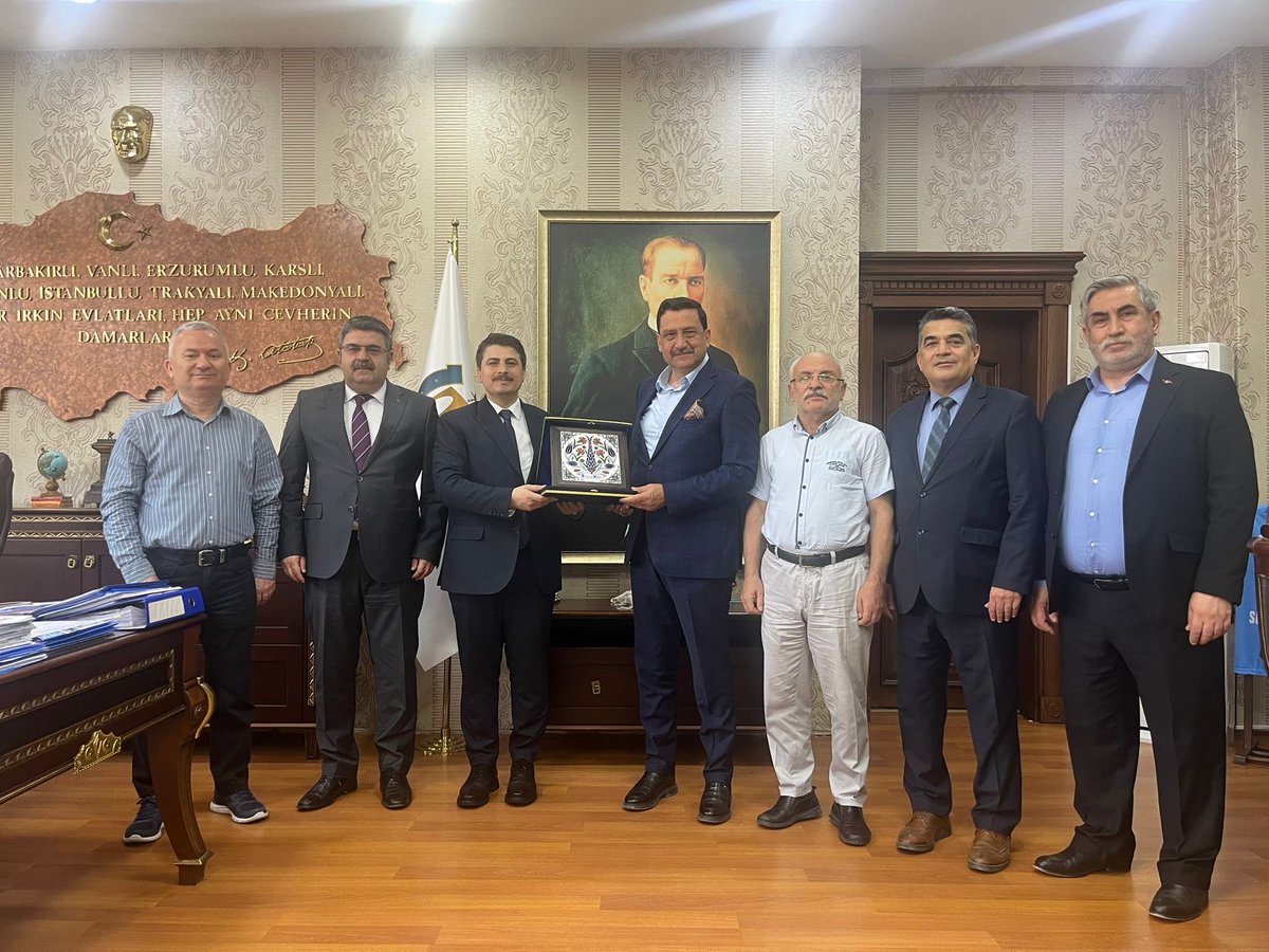 Siyasal_Vakfi's tweet photo. Mezunlarımızdan Nallıhan Kaymakamı Sn. Semih Doğanoğlu'yu, Vakfımızın Ankara Grubu bugün ziyaret etti. 

Ziyarete; Mustafa Ak, Murat Dinç, Temindar Aytekin, Muhammed E. Carti, Mehmet Kangırtay, Özkan Karataş katıldı.

Misafirperverlikleri için teşekkür ederiz.

#siyasalvakfi https://t.co/samo6IjCNC