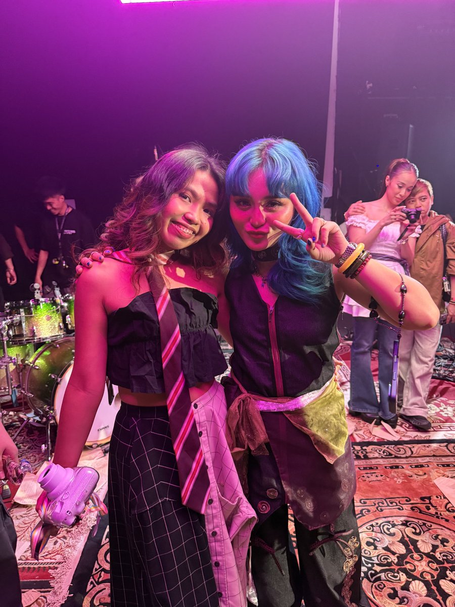 _lucKEYcharms's tweet photo. Happy Birthday, @anqelaken! Here’s to more hits, more hugs in song form, and more reasons to say, “panahon na natin ito.” I love you!!! 💙

TwentyFOURever with Angela
#AngelaKenDay #PanahonNaNatin https://t.co/RIH1hSPNwI