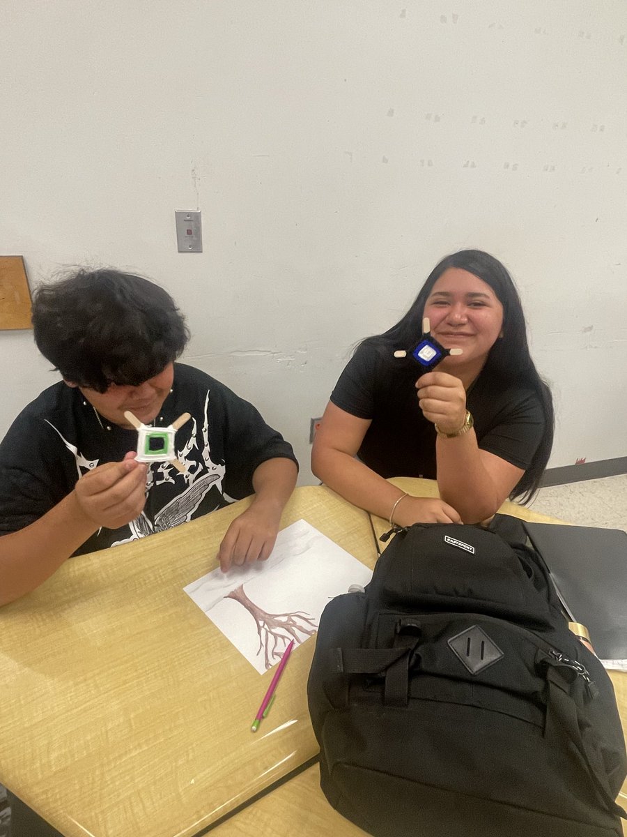 MrsJess_Lopez's tweet photo. @Terry_Rangers ending the school year with a fun craft! #LOTE #ojodedios https://t.co/eg8jI3tKtb
