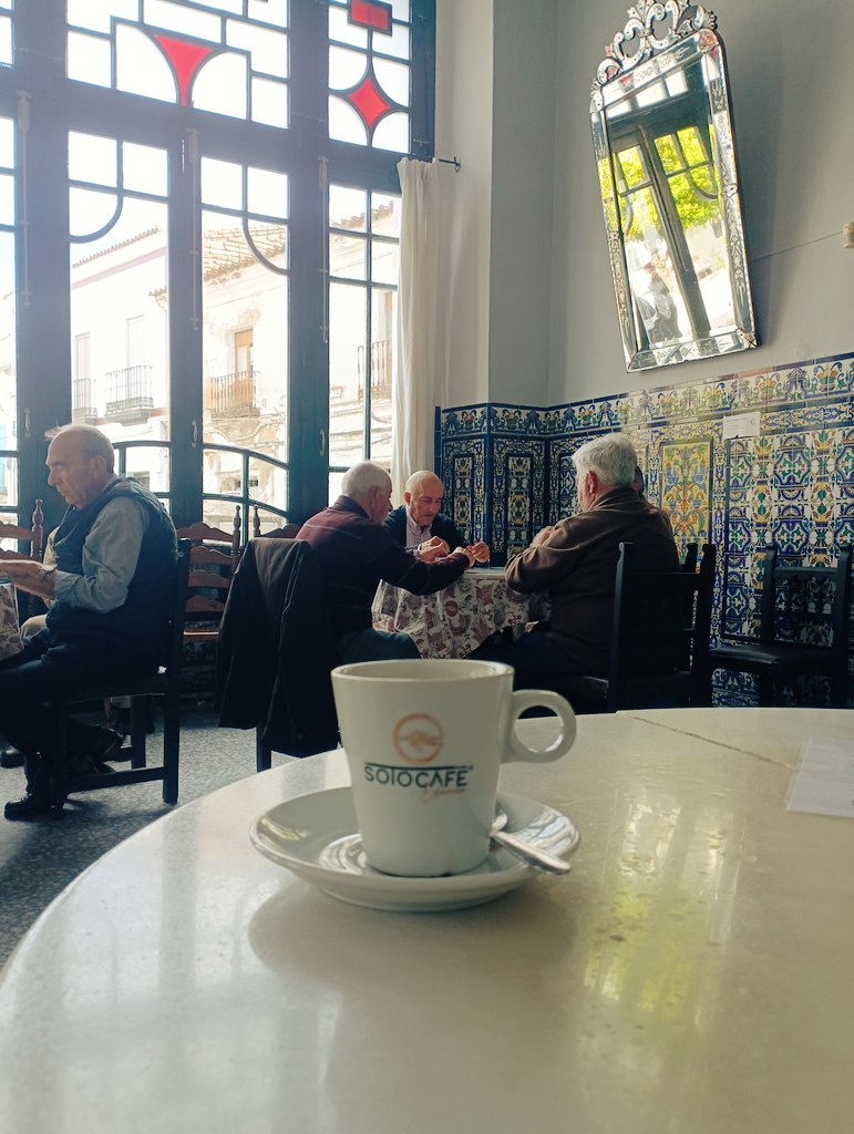 JaviArte's tweet photo. Tomando un café en el casino de Estoril https://t.co/DjQ7D6mi7x