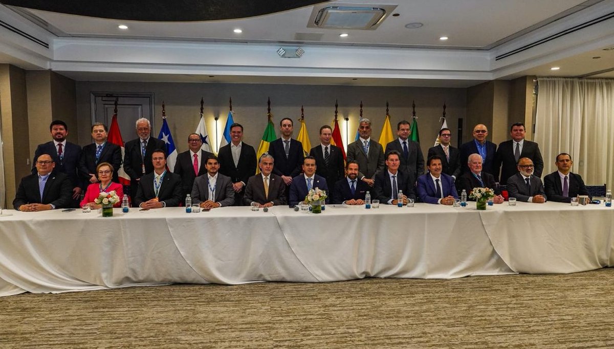 AmiaMexico's tweet photo. En representación de la AMIA, nuestro Director General Odracir Barquera participó en el Congreso Latinoamericano Automotriz (#CLAM2026) de @Aladda_Latam, organizado por @AeadeEc 🌎🚗. https://t.co/AOkLjO3qUG