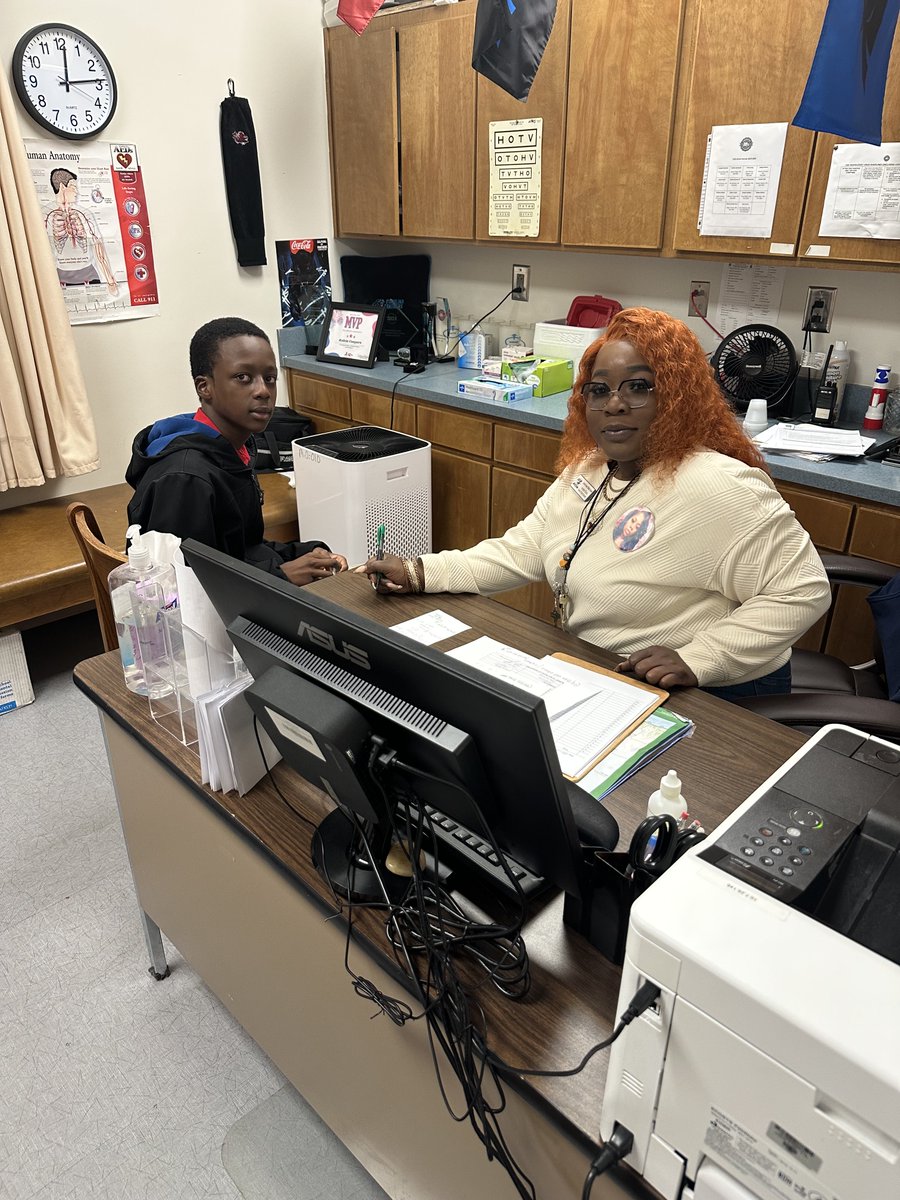 ValarieLawson15's tweet photo. This lady is the real MVP of the “Patriot Palace.” Front office, cheer coach, back up nurse, you name it. She does it. Thank you Ms. Ross for all you do!!!!@funteacher https://t.co/K6E9Ru99W9