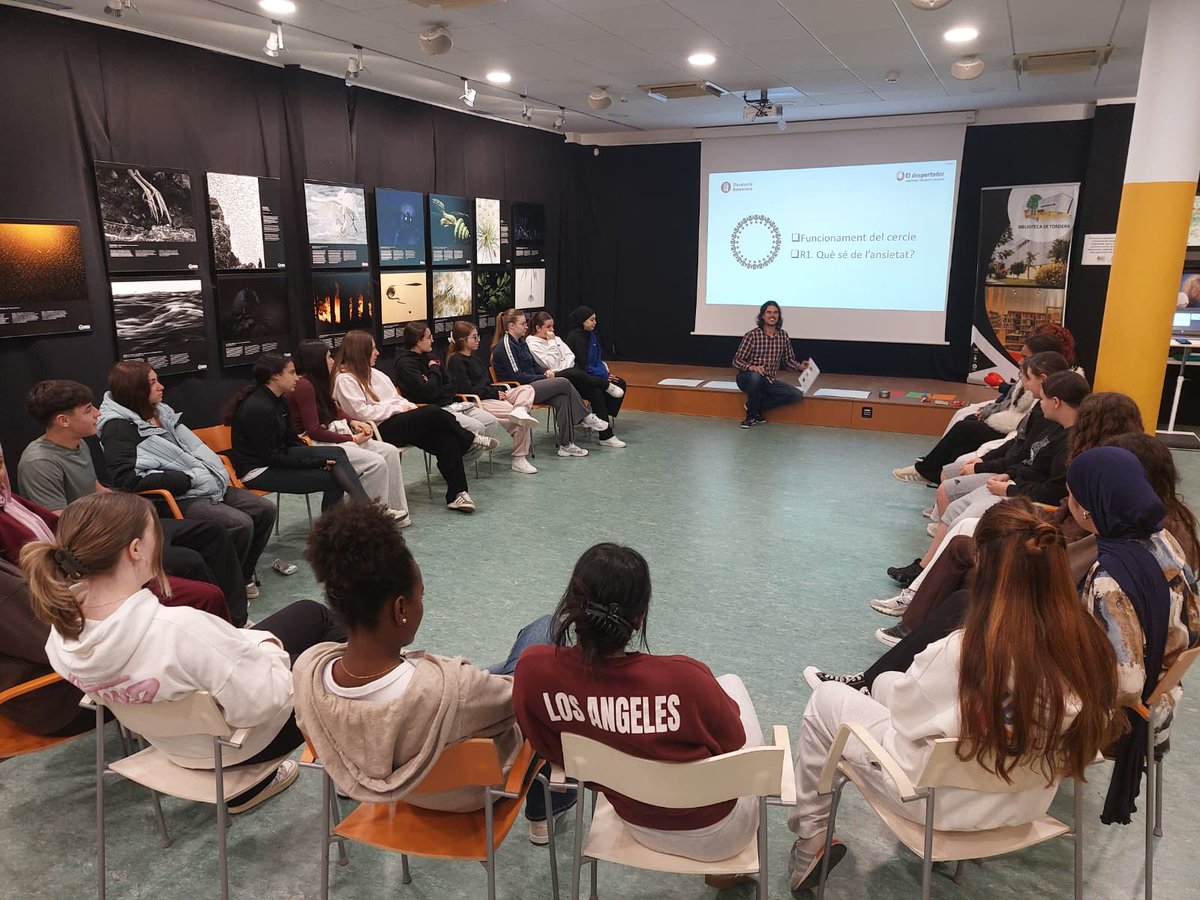 btordera's tweet photo. Aquest matí un grup d'alumnes de l'Institut Lluís Companys han gaudit amb l'Albert Vinyals, psicòleg i professor de la @UABBarcelona, del Taller "Ansietat qui ets" dins del programa #MensSana de la @diba 

#Tordera #BibliosMaresme @Aj_Tordera  @radio_tordera @bibliotequesXBM https://t.co/7yON0wuOiU